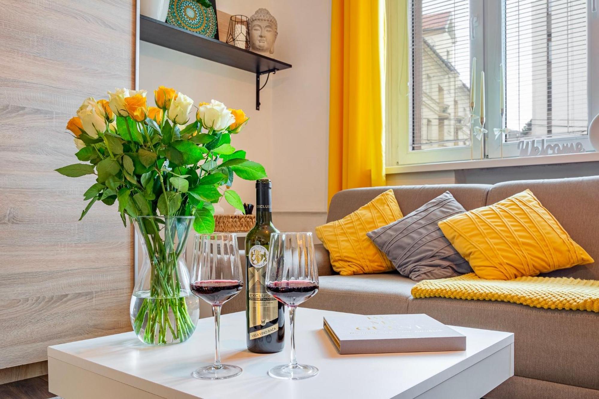 Castle Cozy Apartment Bratislava Exteriör bild